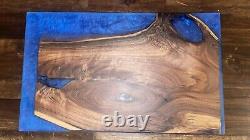 Artisan menuisier local Planche à découper en bois fait main avec grande surface en époxy bleu