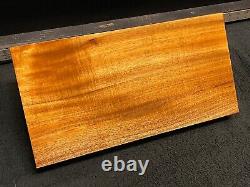 EXPOSITION QUALITÉ Planche de bois de Koa bouclé hawaïen de dimensions 16,25 x 8,125 x 1,875