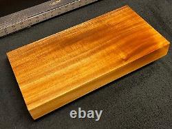 EXPOSITION QUALITÉ Planche de bois de Koa bouclé hawaïen de dimensions 16,25 x 8,125 x 1,875