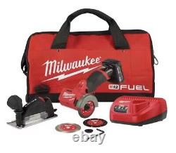 Kit d'outil de coupe compacte Milwaukee M12 FUEL 3 avec batterie 4.0, chargeur et sac.