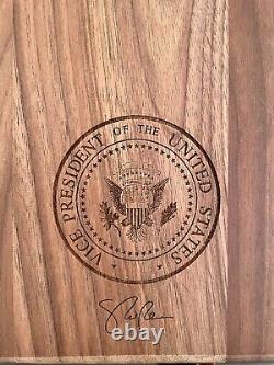 Le sceau du vice-président, vice-président Mike Pence, planche à découper de la Maison Blanche.