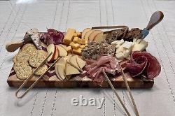 Planche à charcuterie/découpe en bois exotique de motif en chevron à grain d'arête fabriquée à la main