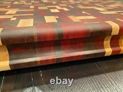 Planche à découper en bois de bout fait main en noyer, padouk, érable et hickory 19.5L x 17.5L