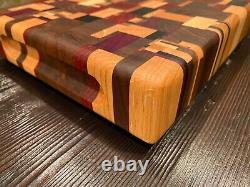 Planche à découper en bois de bout faite à la main en bois exotiques et indigènes 12,25L x 9,25l x 2H.