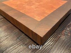 Planche à découper en bois de noyer / cerisier faite à la main avec un grain d'extrémité de 16,75 po de largeur, 15 po de longueur et 1,75 po d'épaisseur