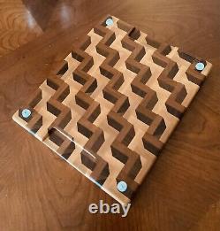 Planche à découper en bois fait main avec motif en zigzag en 3D