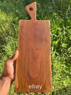 Planche à découper en bois fait main en bois de lignum vitae pour charcuterie, fromage et pain.