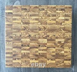 Planche à découper en bois massif Patris Orvieto Italie 12L x 13L x 2H Boîte ouverte