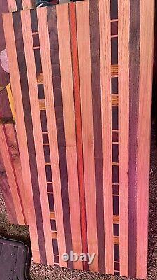 Planche de coupe en bois dur mélangé fait à la main, 3 pièces, longueur de 23 pouces, largeur de 11 1/2 pouces, épaisseur de 1 pouce.