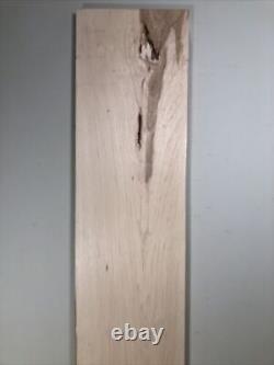 Tranche de bois de noyer à bord carré, avec motif rustique et bord coupé, 60L x 11 l.
